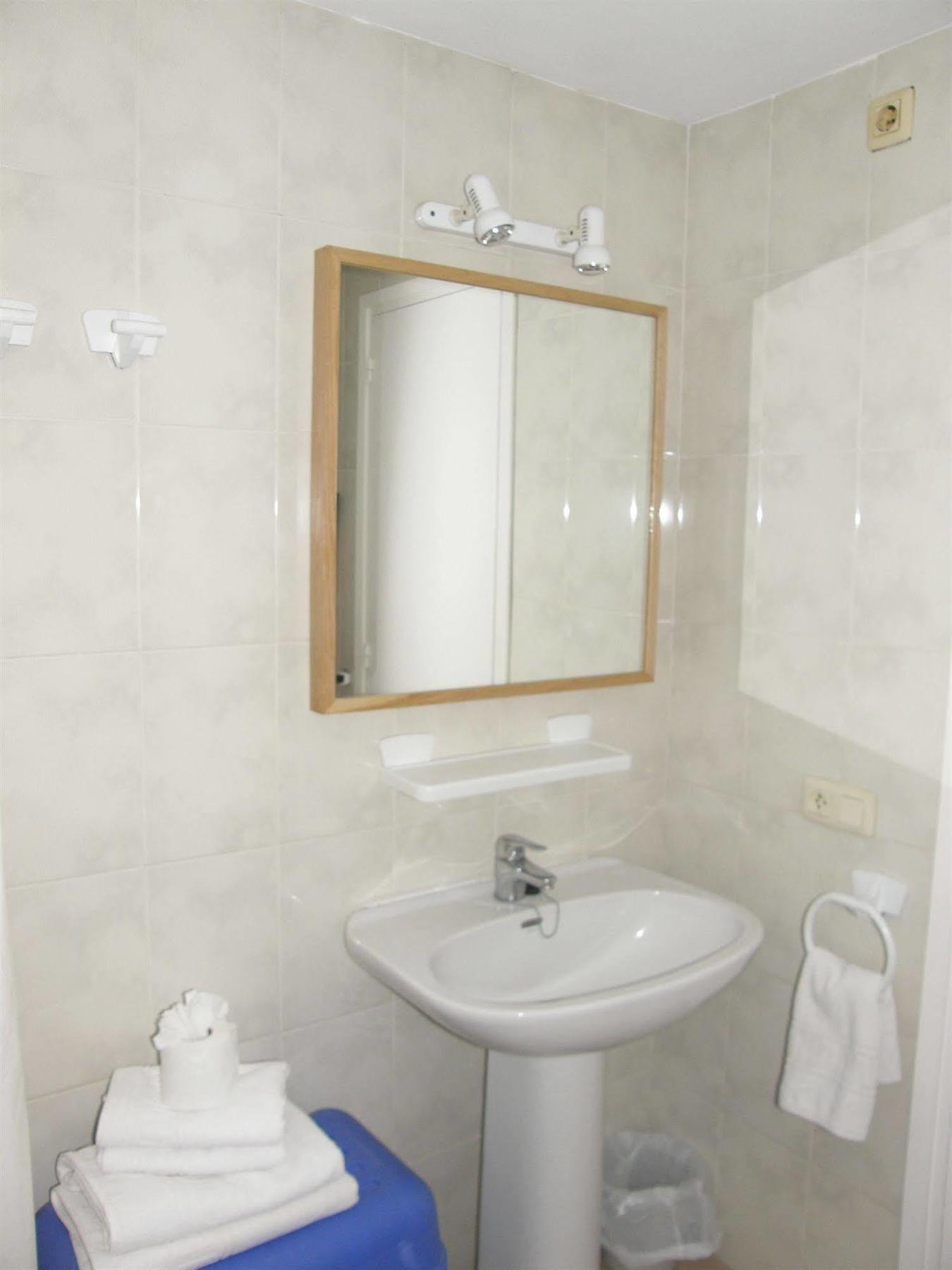 ל'אסטרטיט Apartamentos Miami מראה חיצוני תמונה